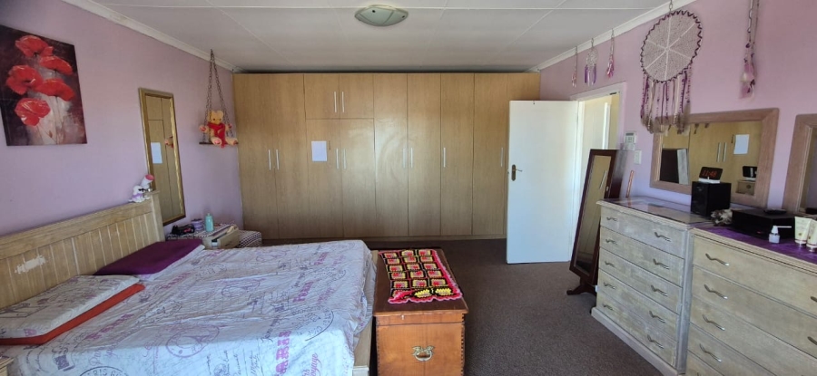 4 Bedroom Property for Sale in Summerstrand Eastern Cape